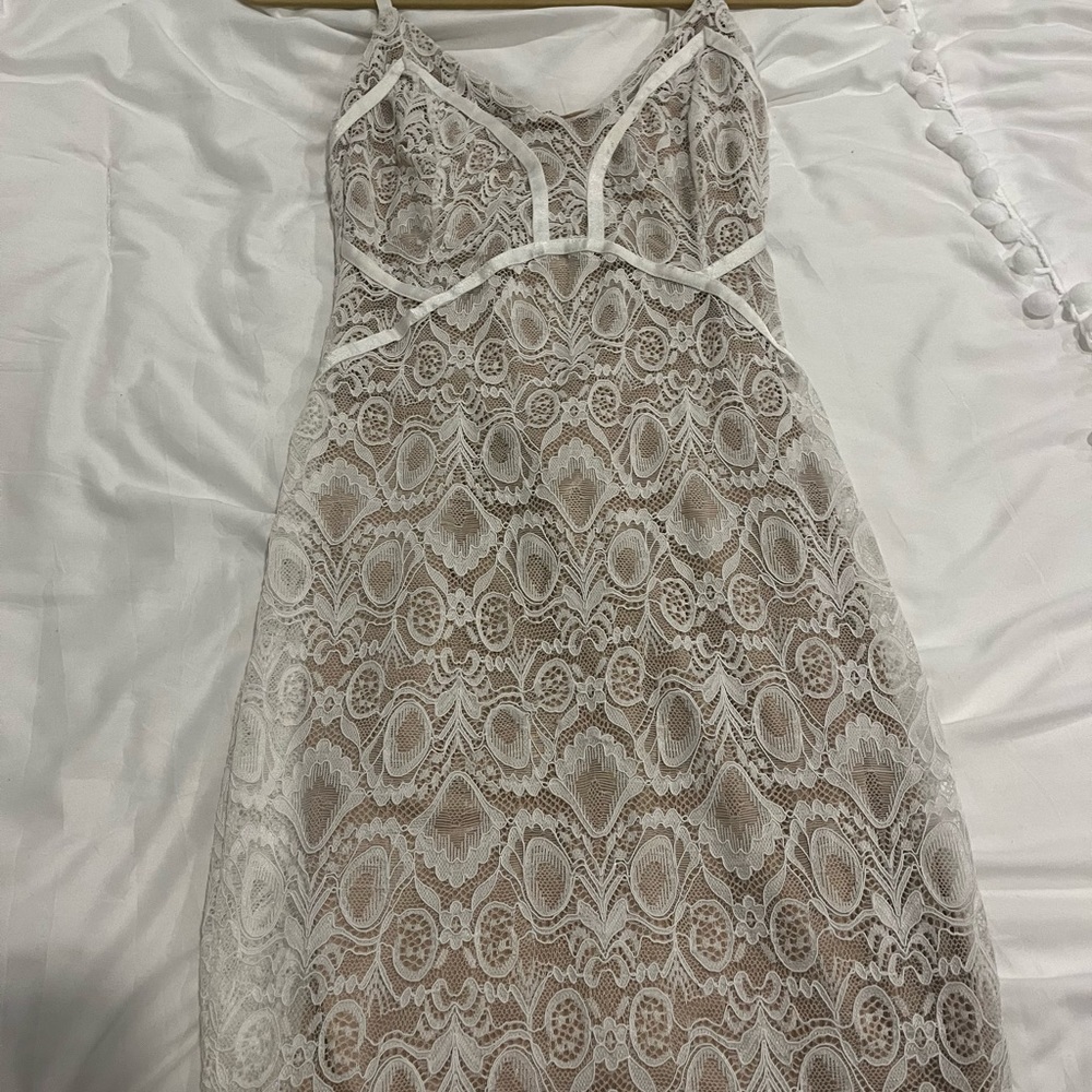 NWT lace dress from guess